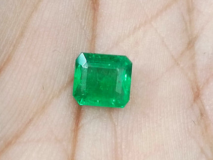 GSI Certified 0.93 AAA Green Emerald, Natural earth mined Gemstone