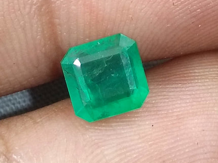 Natural Emerald 1.69ct Certified Medium light Green loose Gemstone
