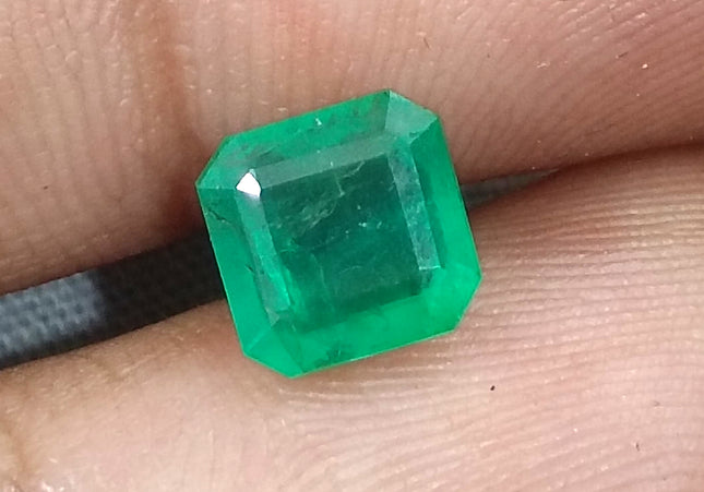 GSI Certified 1.69ct Medium light Green Emerald, Natural loose Gemstone