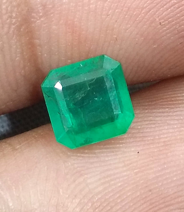 Natural Emerald 1.69ct Certified Medium light Green loose Gemstone