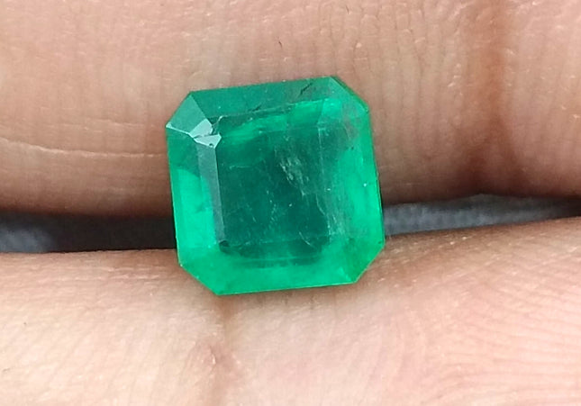 GSI Certified 1.69ct Medium light Green Emerald, Natural loose Gemstone