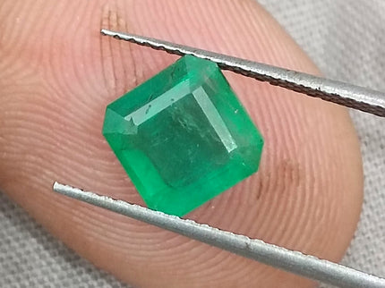 Natural Emerald 1.69ct Certified Medium light Green loose Gemstone