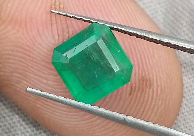 GSI Certified 1.69ct Medium light Green Emerald, Natural loose Gemstone