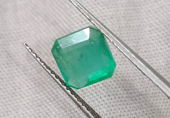 GSI Certified 1.69ct Medium light Green Emerald, Natural loose Gemstone