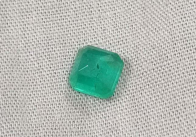 GSI Certified 1.69ct Medium light Green Emerald, Natural loose Gemstone