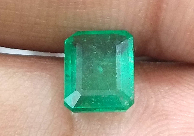 GSI Certified 1.32ct Medium Green Emerald, Natural Gemstone