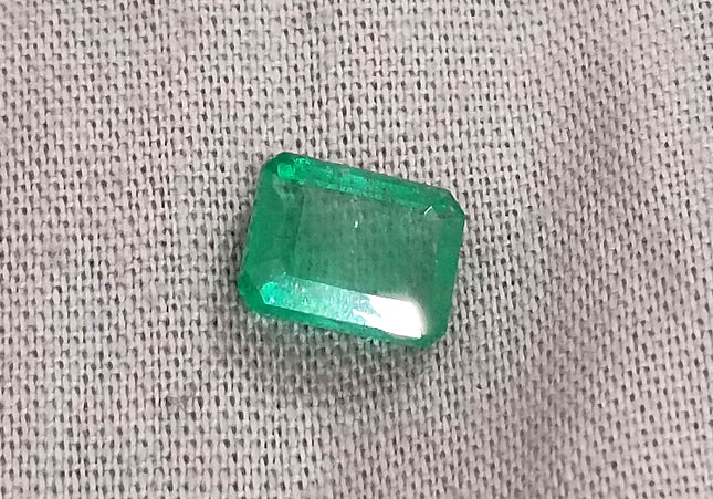 GSI Certified 1.32ct Medium Green Emerald, Natural Gemstone