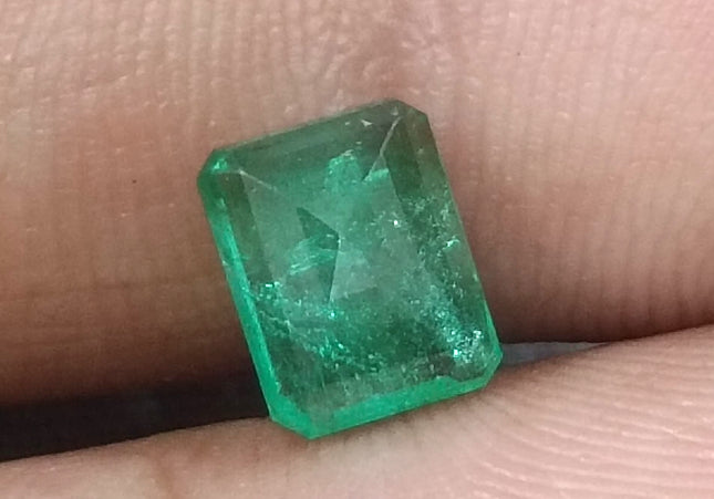 GSI Certified 1.32ct Medium Green Emerald, Natural Gemstone