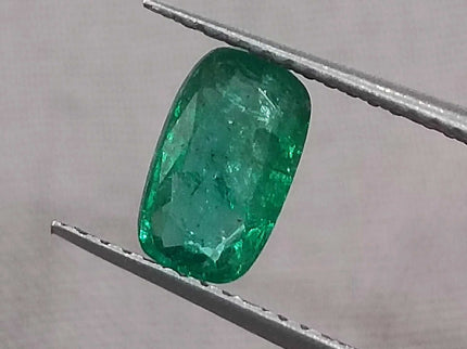 0.90ct GSI Certified Medium Deep Green Zambian Emerald