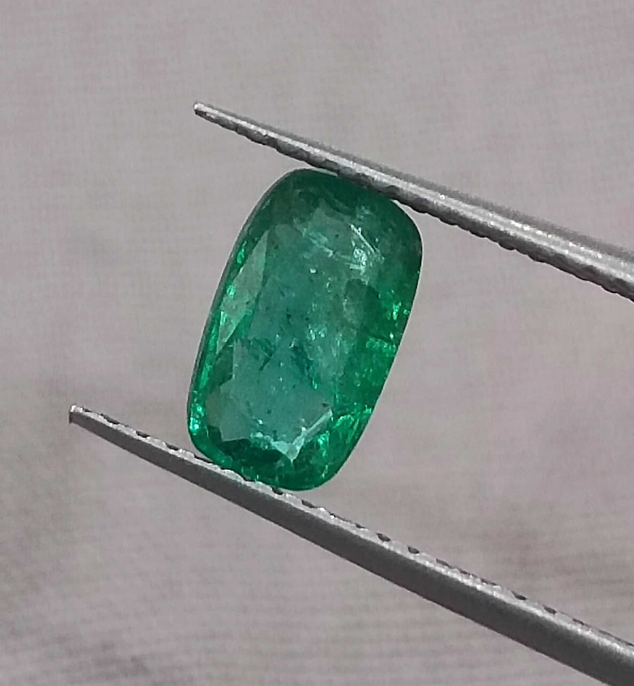 0.90ct GSI Certified Medium Deep Green Zambian Emerald