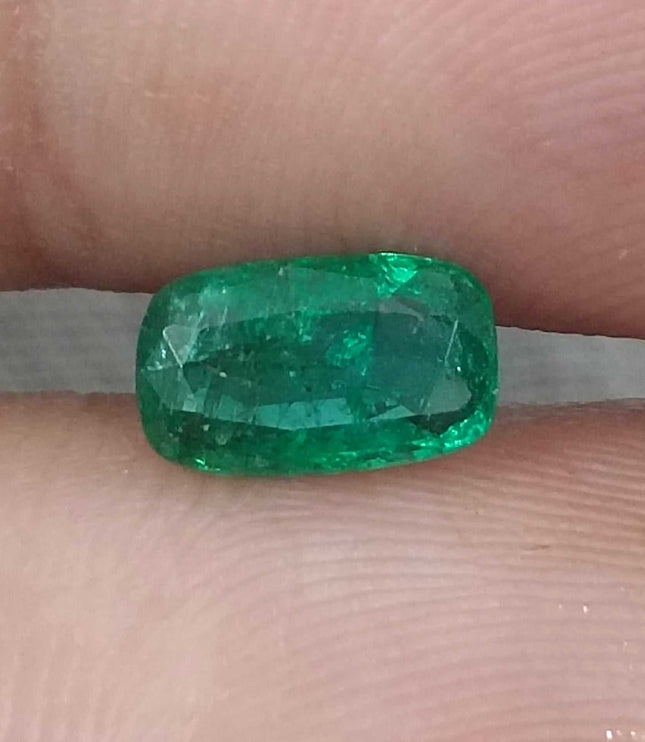 0.90ct GSI Certified Medium Deep Green Zambian Emerald