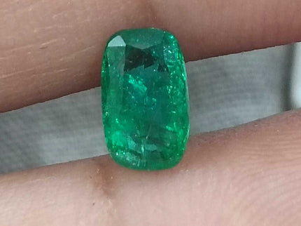 0.90ct GSI Certified Medium Deep Green Zambian Emerald