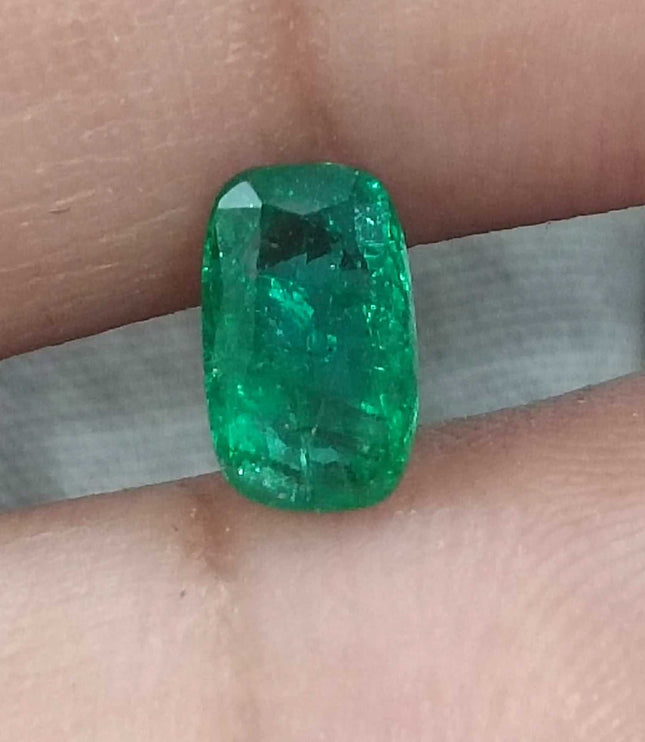 0.90ct GSI Certified Medium Deep Green Zambian Emerald