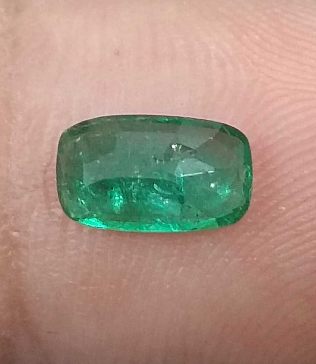 0.90ct GSI Certified Medium Deep Green Zambian Emerald