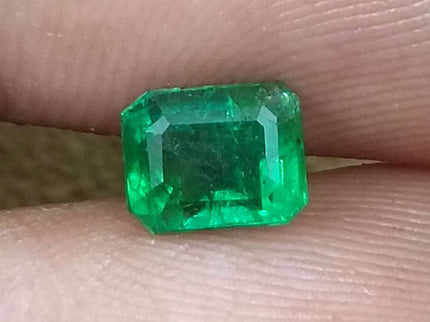 0.92ct Vivid Green Zambian Emerald, Natural earth Mined Gemstone