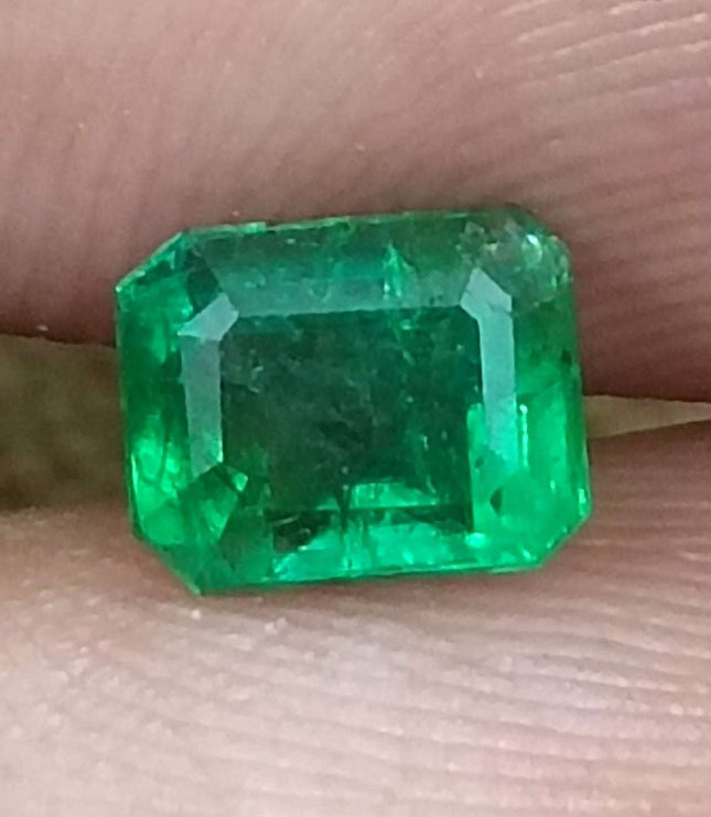0.92ct Vivid Green Zambian Emerald, Natural earth Mined Gemstone