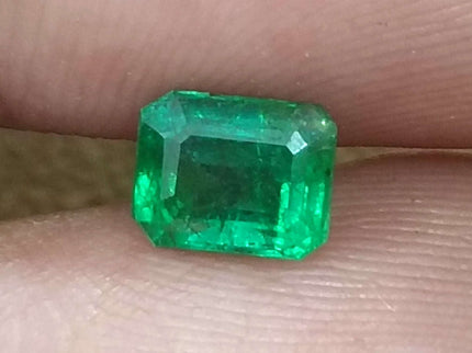 0.92ct Vivid Green Zambian Emerald, Natural earth Mined Gemstone