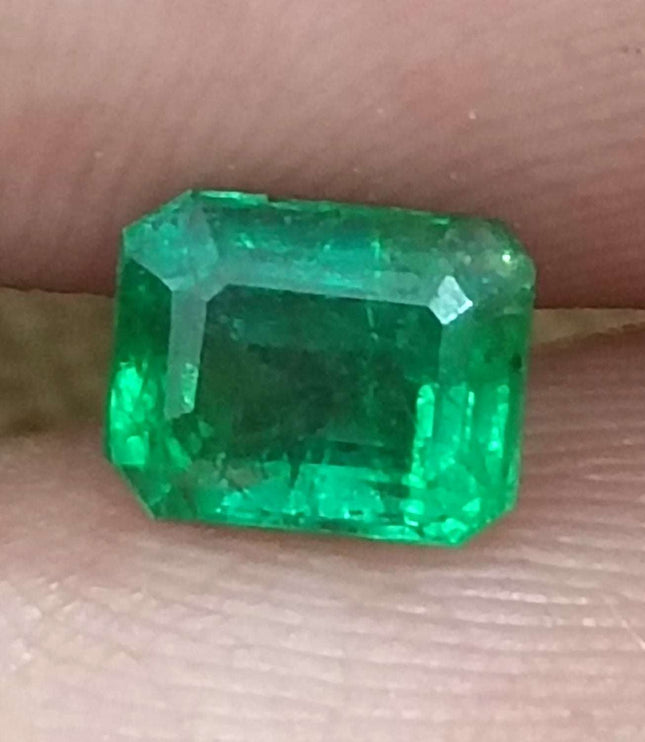 0.92ct Vivid Green Zambian Emerald, Natural earth Mined Gemstone
