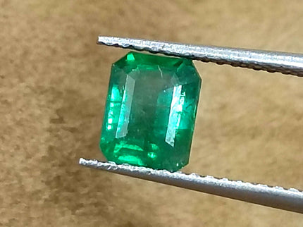 0.92ct Vivid Green Zambian Emerald, Natural earth Mined Gemstone