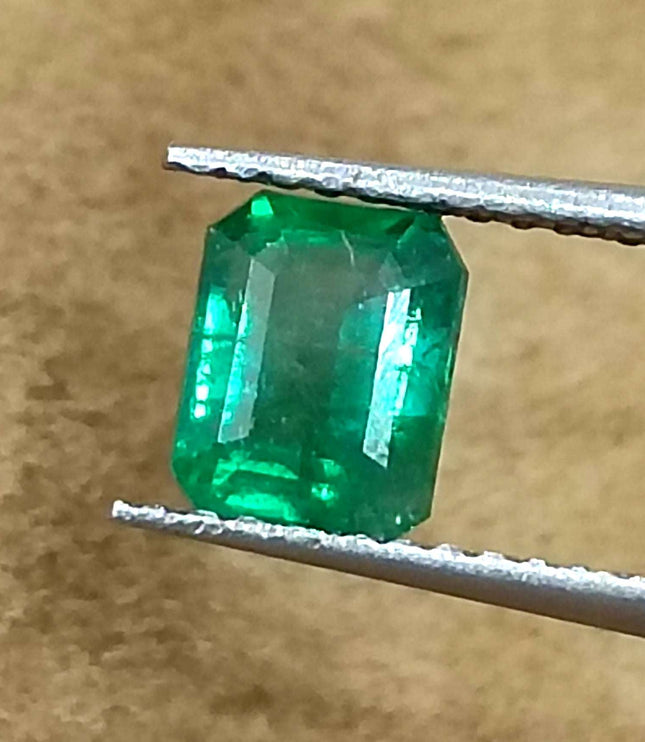 0.92ct Vivid Green Zambian Emerald, Natural earth Mined Gemstone