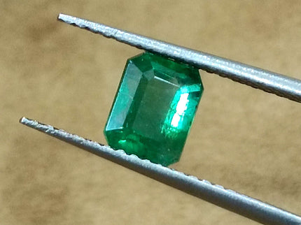 0.92ct Vivid Green Zambian Emerald, Natural earth Mined Gemstone