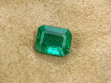 0.92ct Vivid Green Zambian Emerald, Natural earth Mined Gemstone