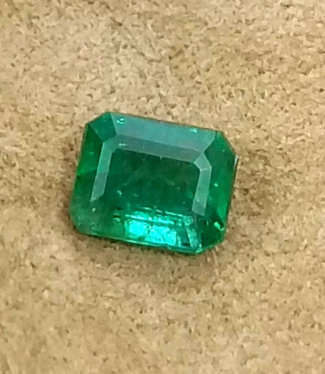 0.92ct Vivid Green Zambian Emerald, Natural earth Mined Gemstone