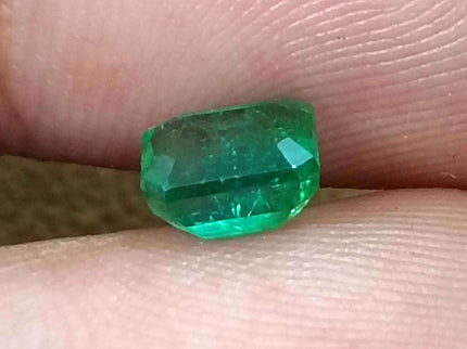 0.92ct Vivid Green Zambian Emerald, Natural earth Mined Gemstone