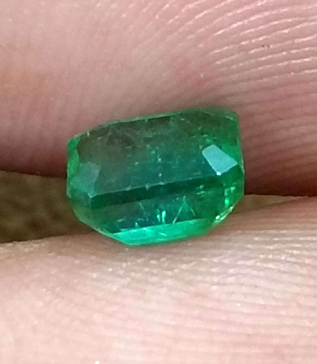 0.92ct Vivid Green Zambian Emerald, Natural earth Mined Gemstone