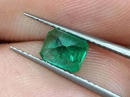 0.92ct Vivid Green Zambian Emerald, Natural earth Mined Gemstone