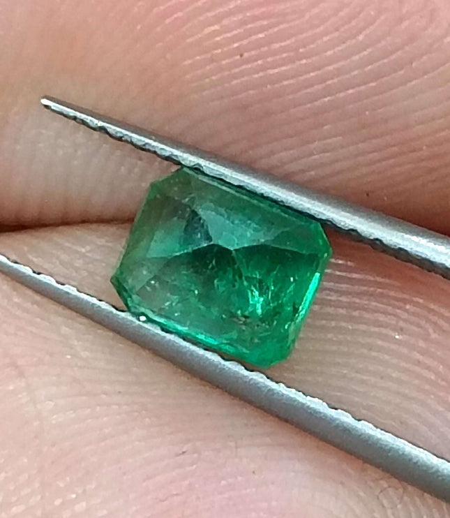 0.92ct Vivid Green Zambian Emerald, Natural earth Mined Gemstone
