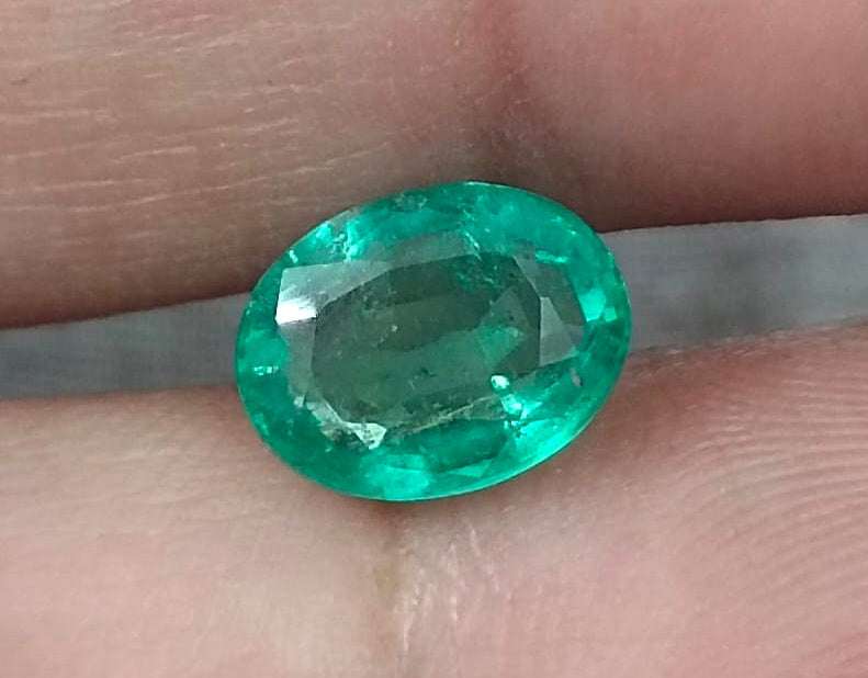 Certified 2.15ct Natural Zambian Emerald, Eye Clean Medium Light Green Stone.