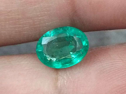 Certified 2.15ct Natural Zambian Emerald, Eye Clean Medium Light Green Stone.