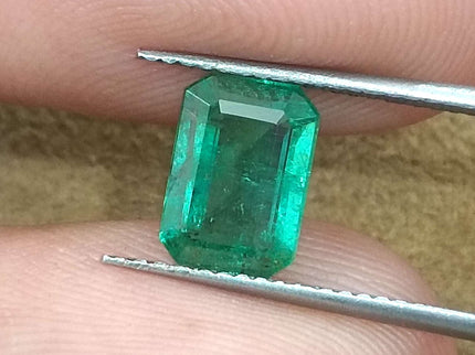 GSI Certified 1.54ct Medium Green Zambian Emerald