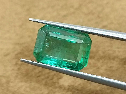 GSI Certified 1.54ct Medium Green Zambian Emerald