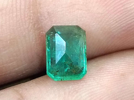 GSI Certified 1.54ct Medium Green Zambian Emerald