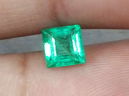 GSI Certified 0.81ct Panjshir Emerald Vivid Green Natural Loose Gemstone.