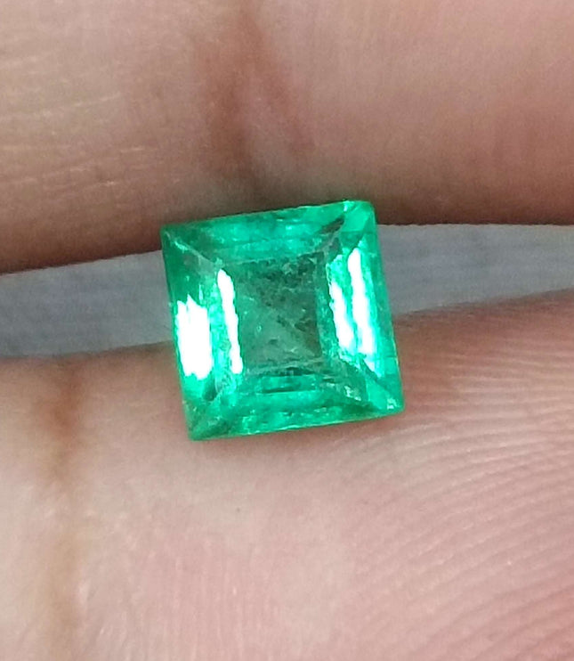 GSI Certified 0.81ct Panjshir Emerald Vivid Green Natural Loose Gemstone.