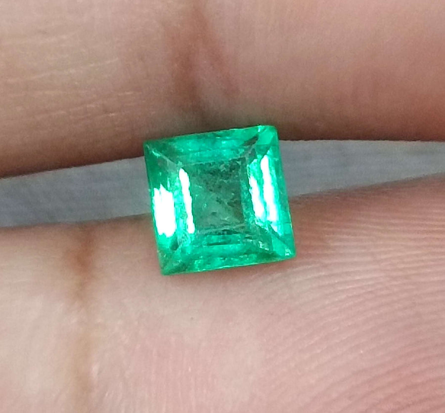 GSI Certified 0.81ct Panjshir Emerald Vivid Green Natural Loose Gemstone.
