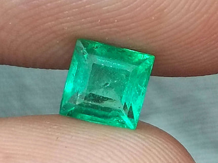 GSI Certified 0.81ct Panjshir Emerald Vivid Green Natural Loose Gemstone.