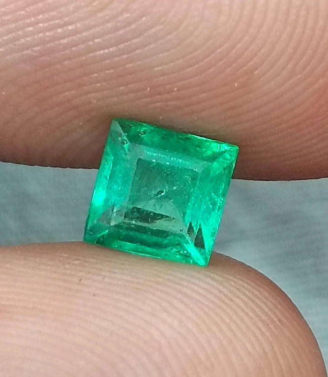 GSI Certified 0.81ct Panjshir Emerald Vivid Green Natural Loose Gemstone.