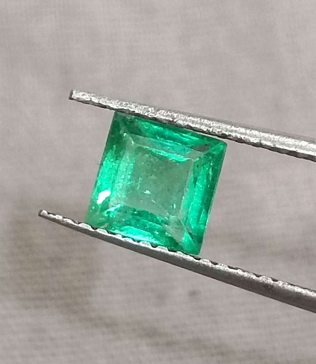 GSI Certified 0.81ct Panjshir Emerald Vivid Green Natural Loose Gemstone.
