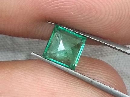 GSI Certified 0.81ct Panjshir Emerald Vivid Green Natural Loose Gemstone.