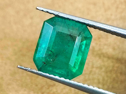 GSI certified 3.01ct medium deep vivid green Zambian emerald