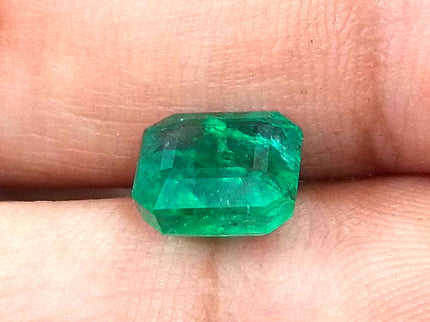 GSI certified 3.01ct medium deep vivid green Zambian emerald
