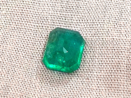 GSI certified 3.01ct medium deep vivid green Zambian emerald