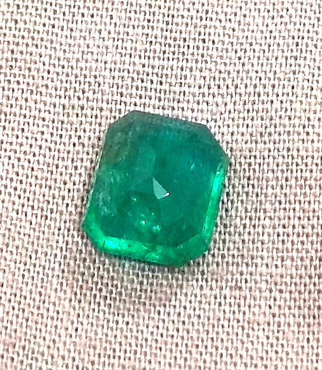 GSI certified 3.01ct medium deep vivid green Zambian emerald