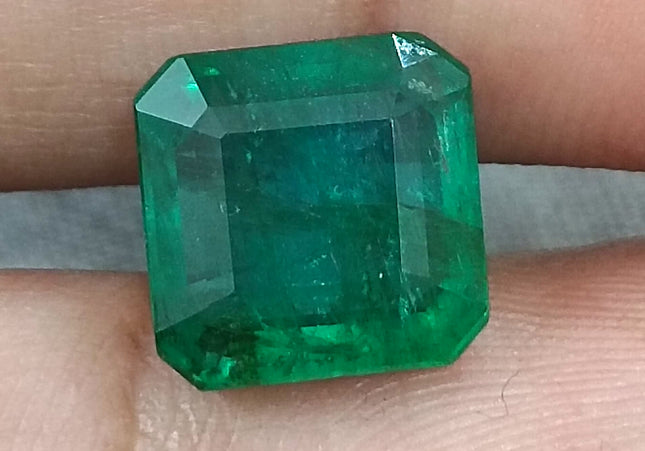 GSI Certified 4.61ct Deep Green Emerald , 100% Natural Gem