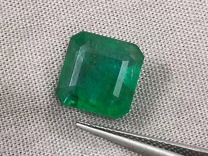 GSI Certified 4.61ct Deep Green Emerald , 100% Natural Gem