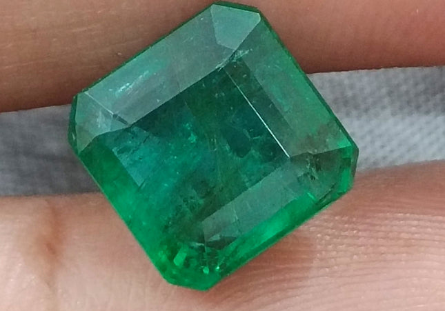 GSI Certified 4.61ct Deep Green Emerald , 100% Natural Gem